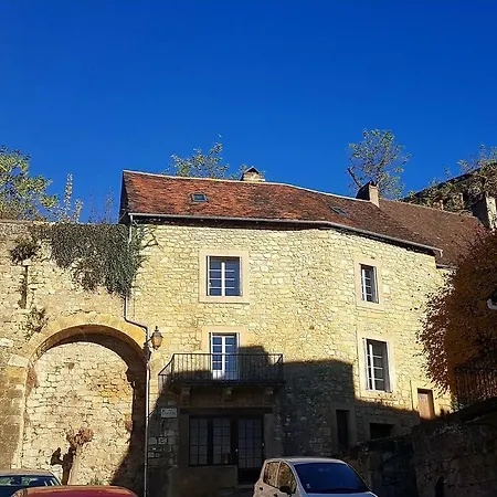 Aux Portes De L'abbaye